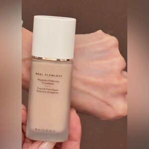Laura Mercier Real Flawless Weightless Perfecting Liquid 2C2 -Beige Foundation